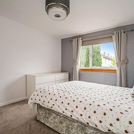 Centrally Situated 1 Bedroom House In Cumbernauld Buitenkant foto