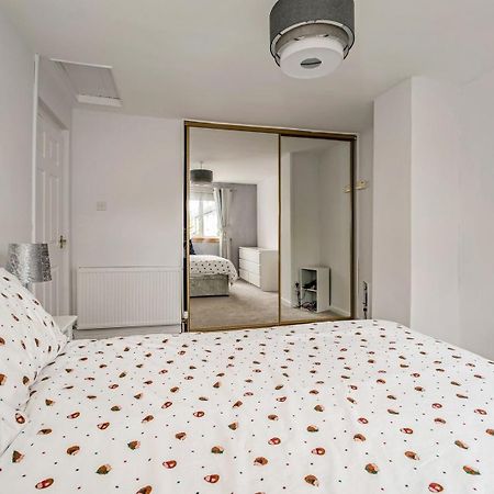 Centrally Situated 1 Bedroom House In Cumbernauld Buitenkant foto
