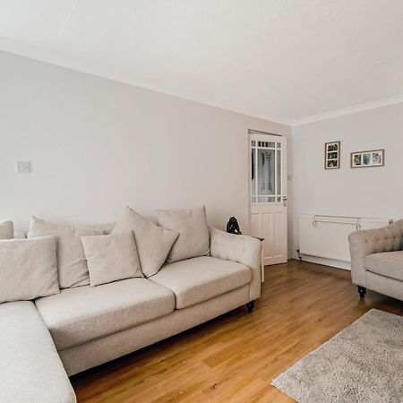 Centrally Situated 1 Bedroom House In Cumbernauld Buitenkant foto