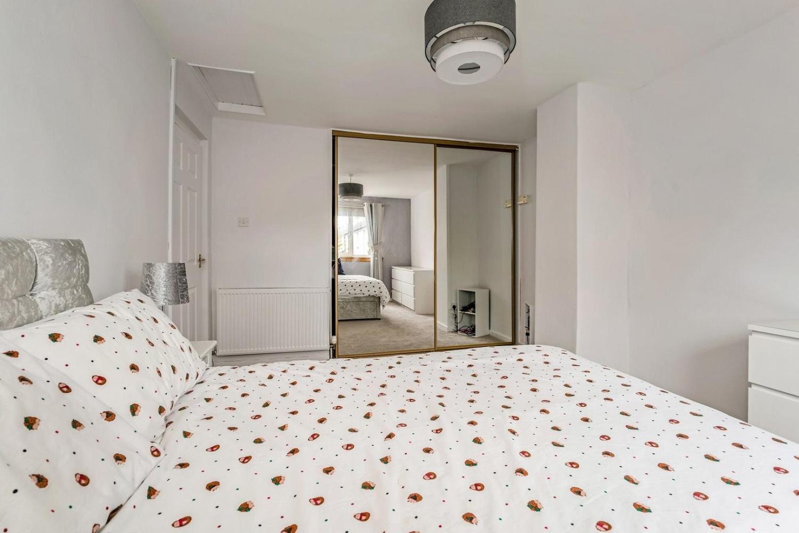 Centrally Situated 1 Bedroom House In Cumbernauld Buitenkant foto