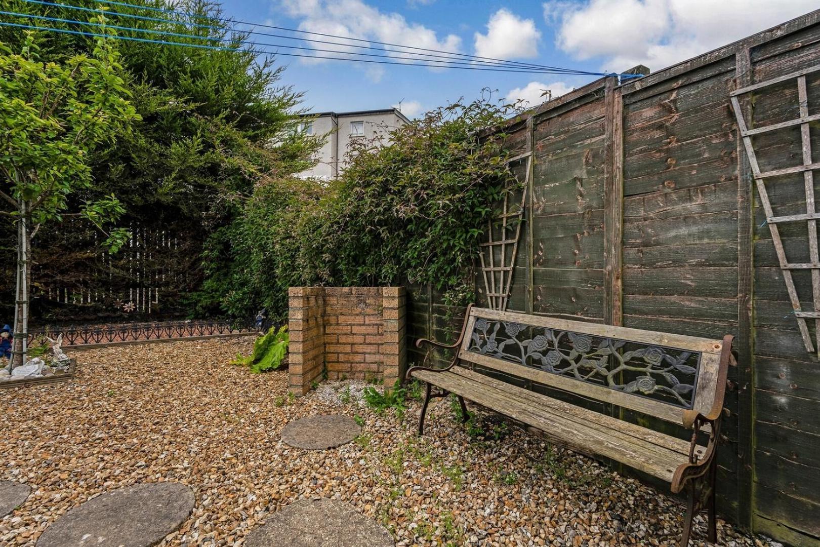 Centrally Situated 1 Bedroom House In Cumbernauld Buitenkant foto