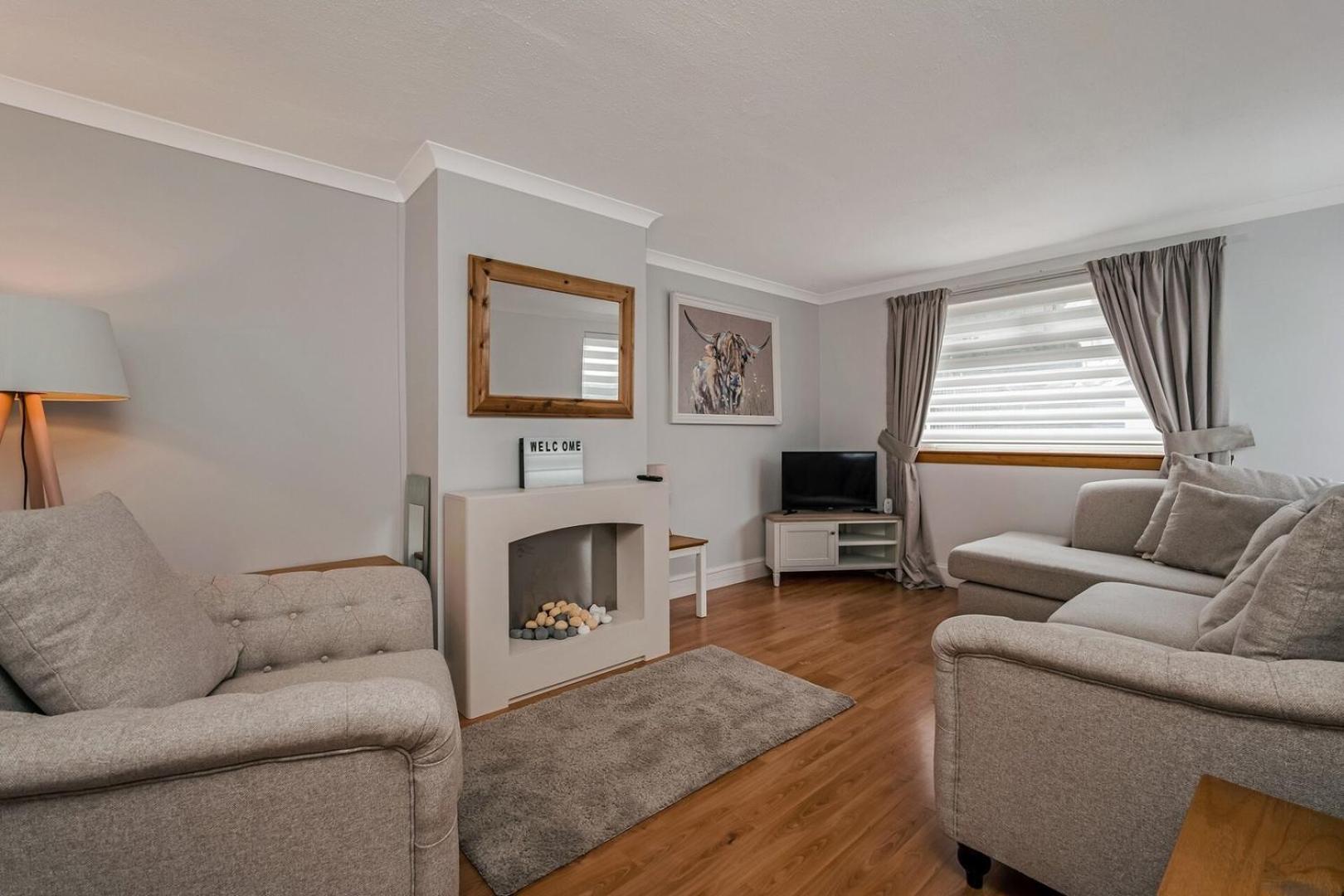 Centrally Situated 1 Bedroom House In Cumbernauld Buitenkant foto