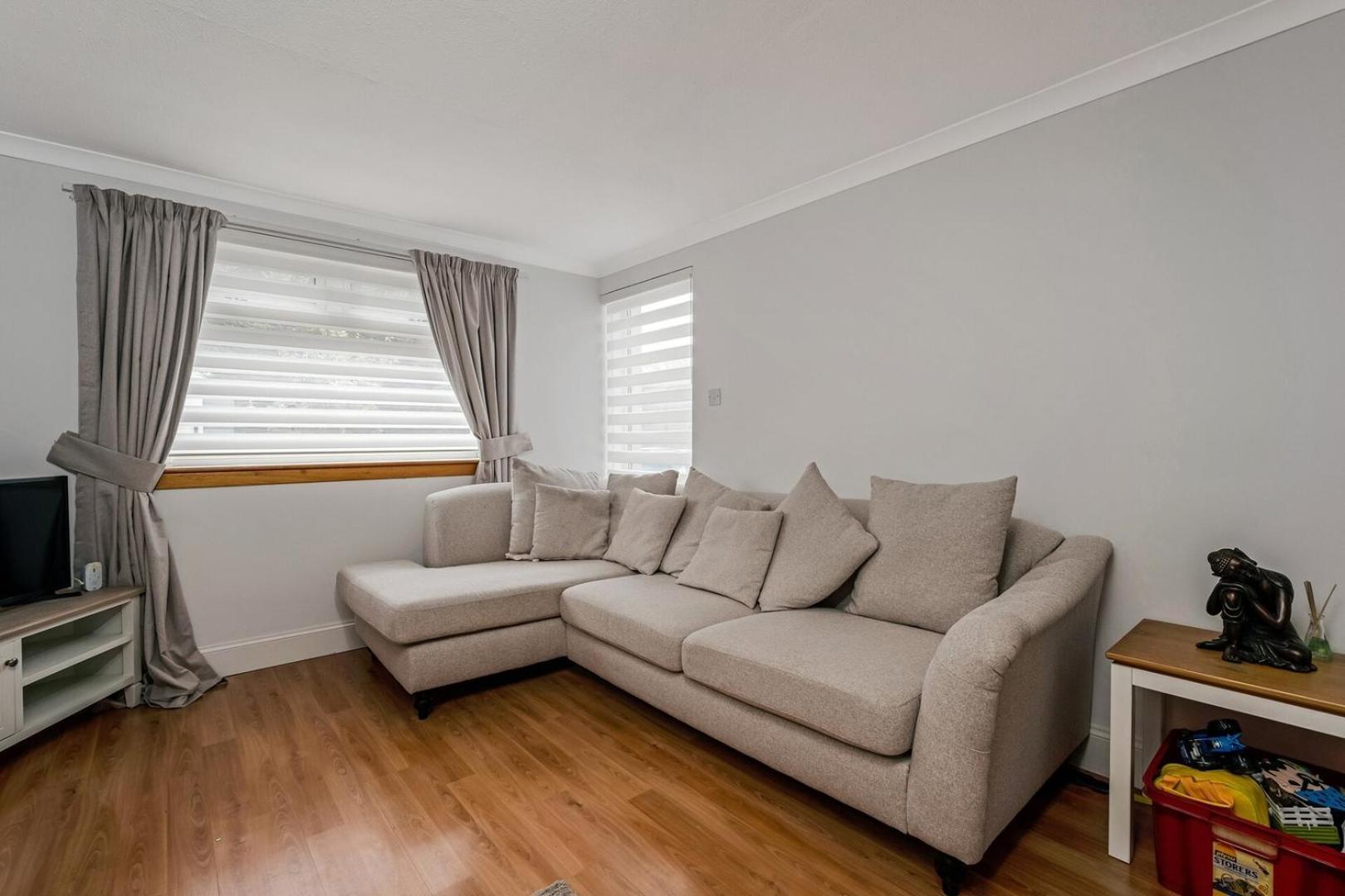 Centrally Situated 1 Bedroom House In Cumbernauld Buitenkant foto
